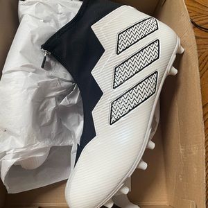 Adidas Men’s 13 wide football cleats